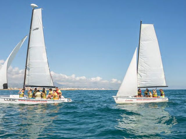 Vela ligera en Oliva